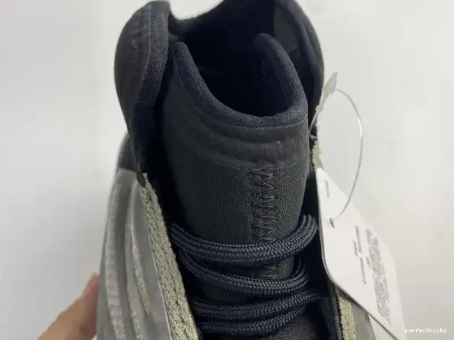 Barium Quantum Yeezy Adidas H68771 0611
